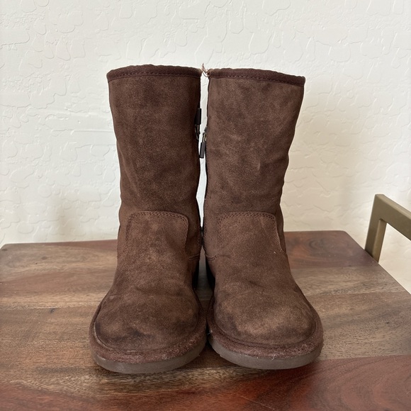 UGG Kids Brown Suede Boots. 2 - Picture 1 of 7